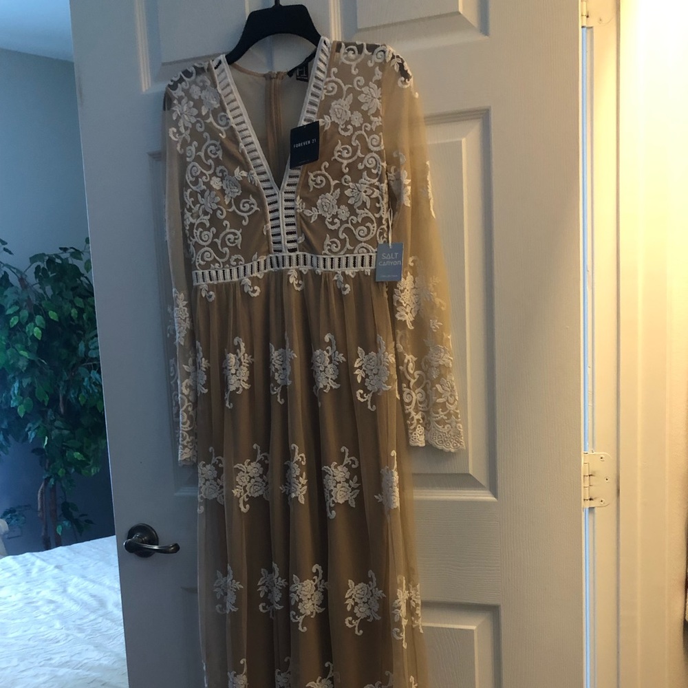Brand new nude/white Forever 21 dress